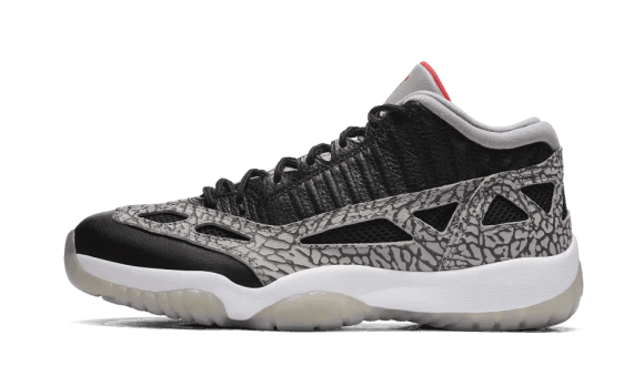 Reaprovizionare Air Jordan 11 Retro Low Ie Ciment Negru